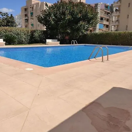 Amplio Con Piscina Y A 50m Del Mar